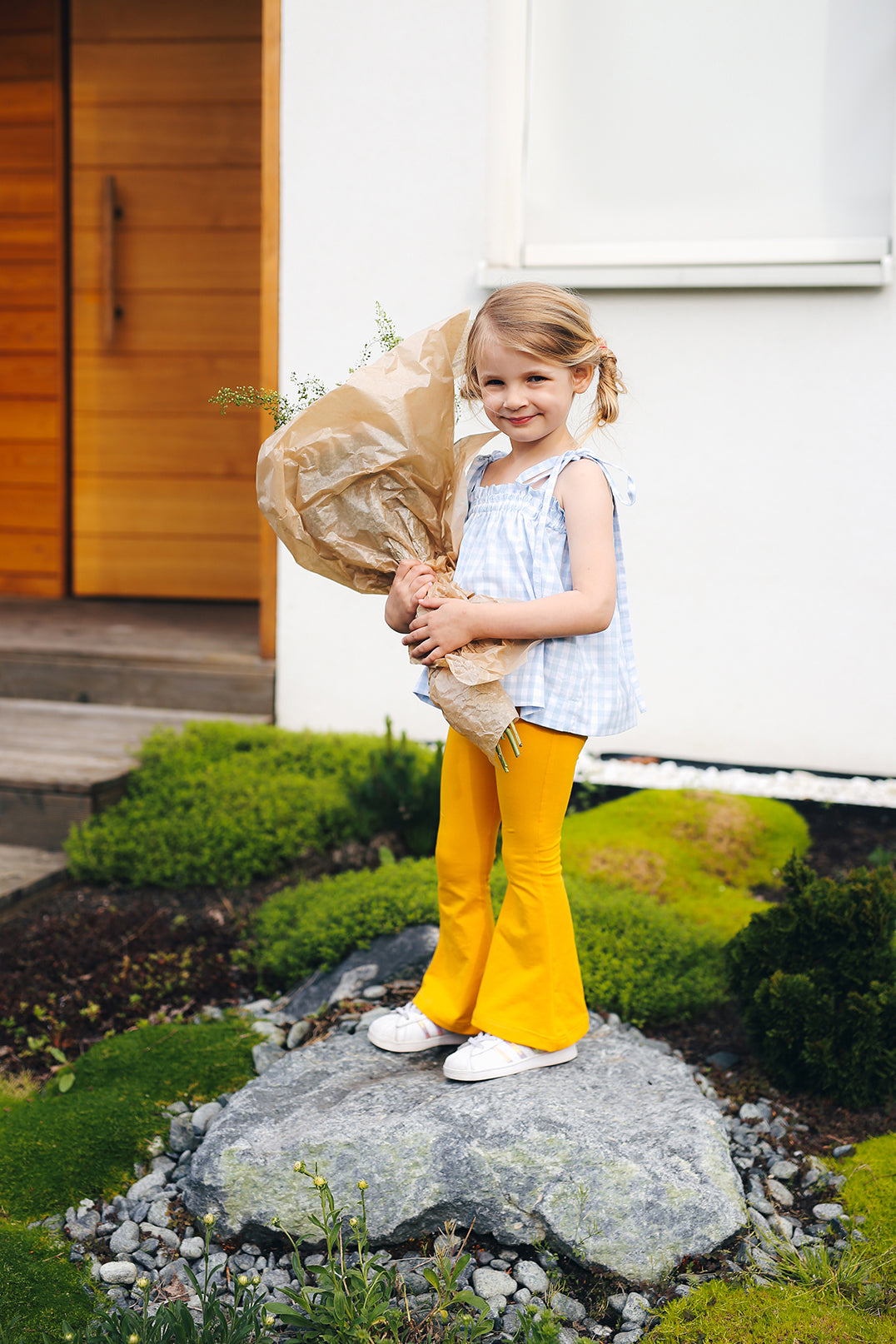 pickle green short trousers