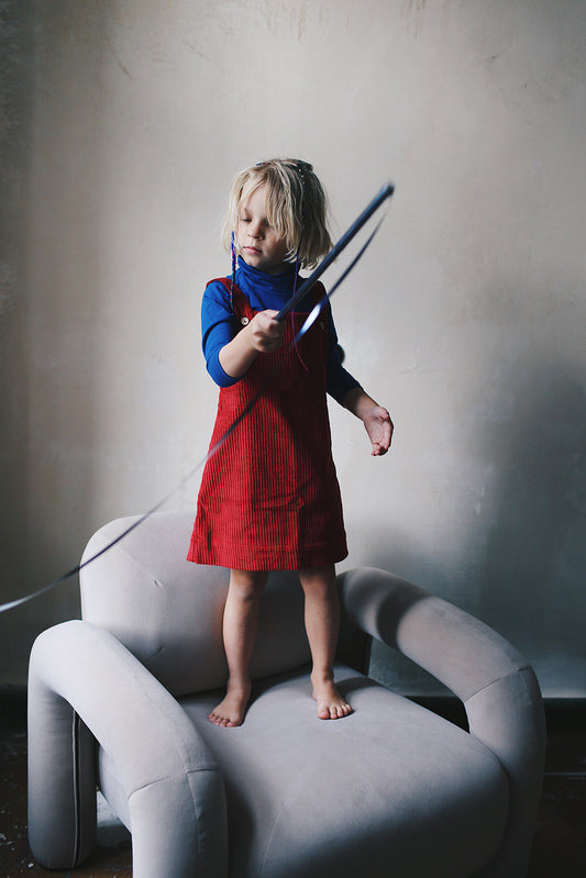 dark red jumper skirt- cloth took part in photo session