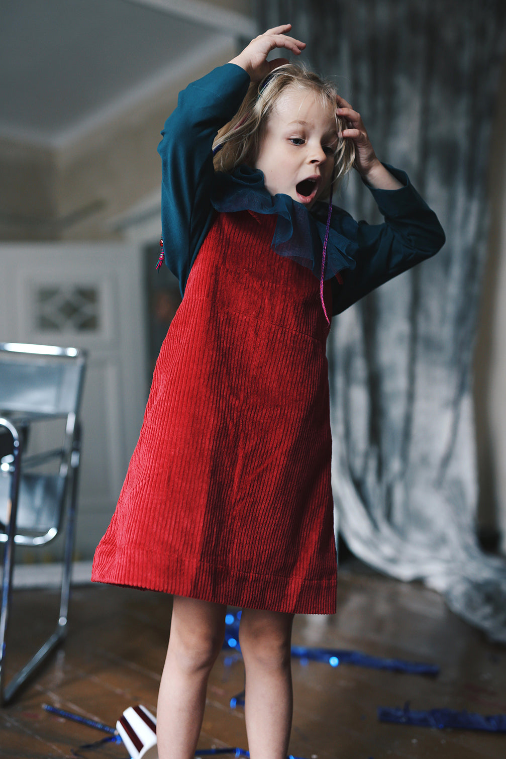 dark red jumper skirt- cloth took part in photo session