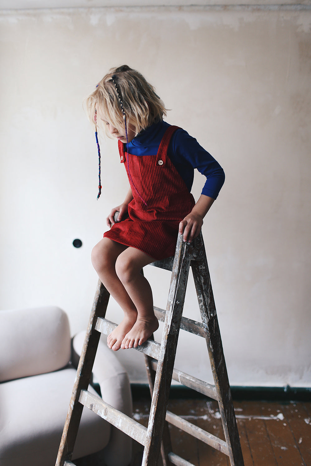dark red jumper skirt- cloth took part in photo session