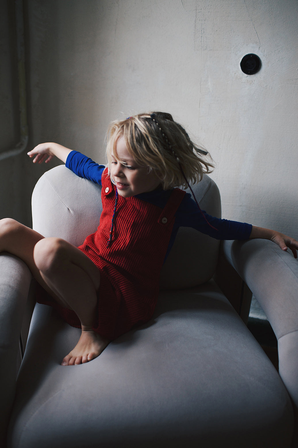 dark red jumper skirt- cloth took part in photo session