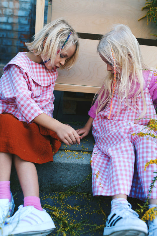shirt with big, round collar with short sleeves, white and pink check