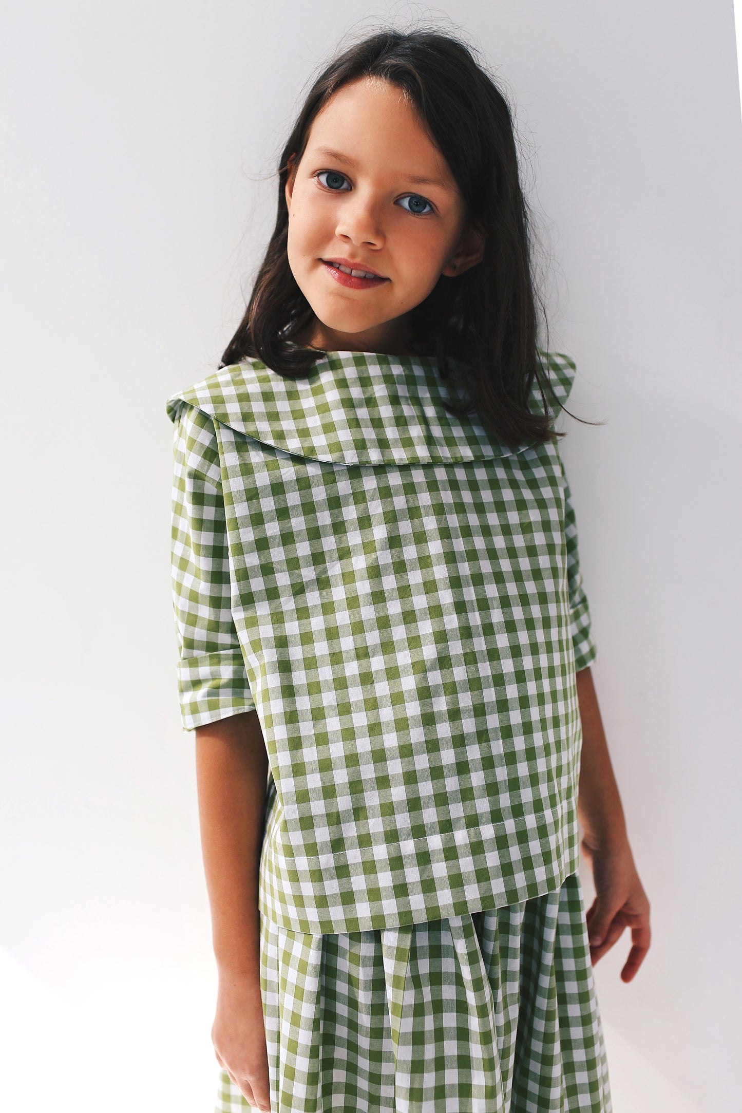 shirt with big, round collar with short sleeves, white and pink check