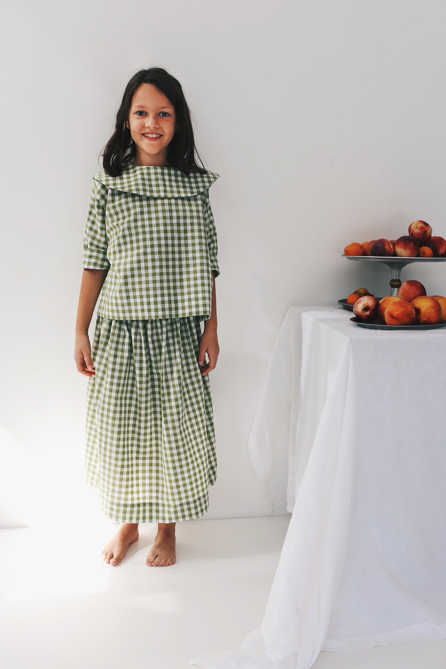 shirt with big, round collar with short sleeves, white and pink check