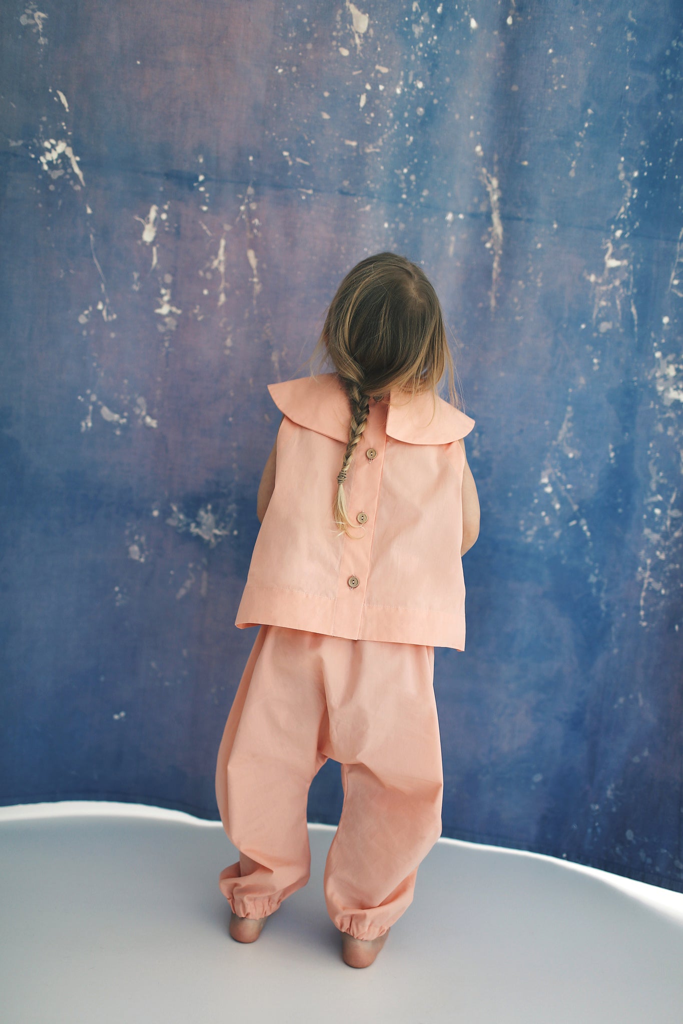 shirt with big, round collar
