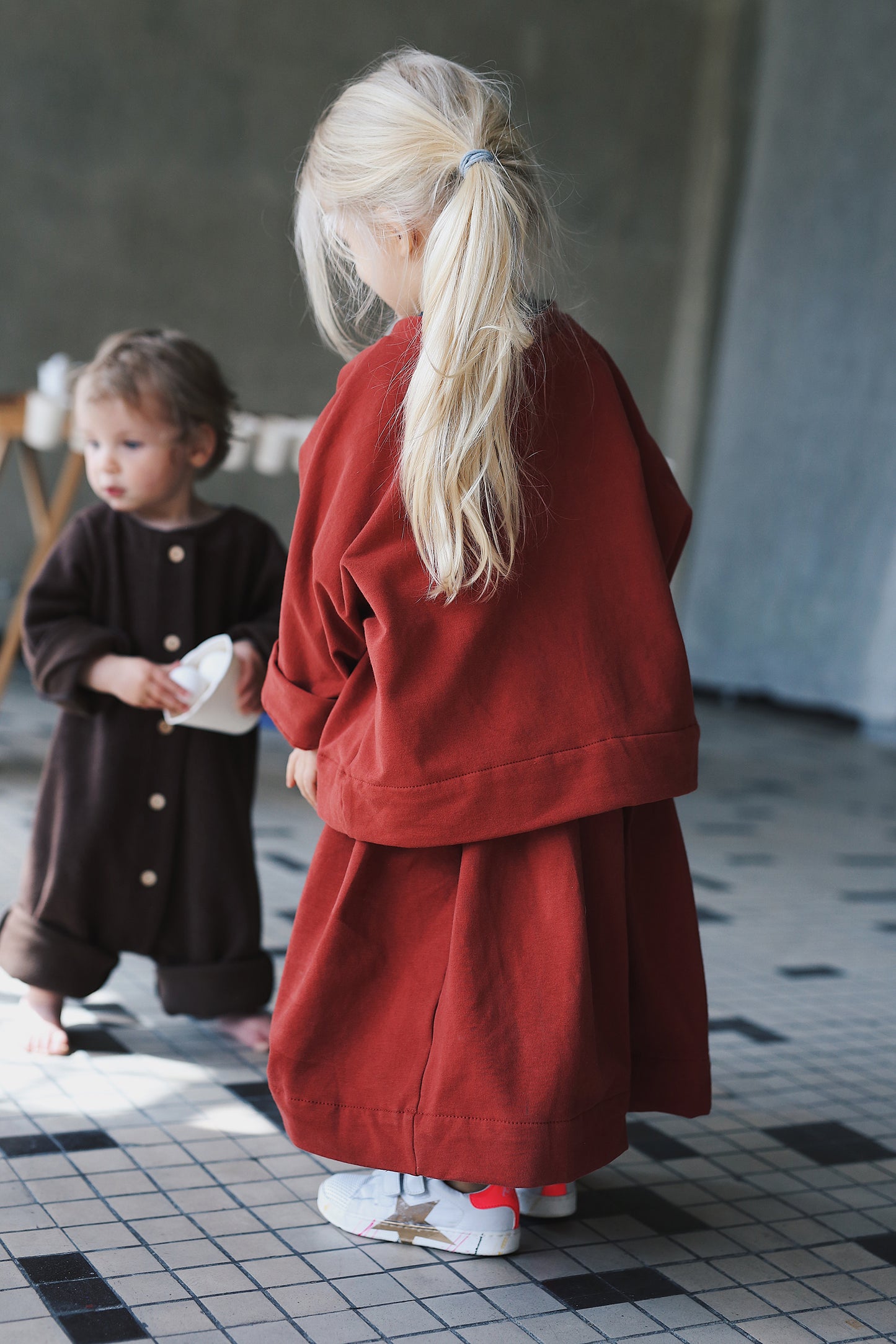 sweatshirt in rust colour