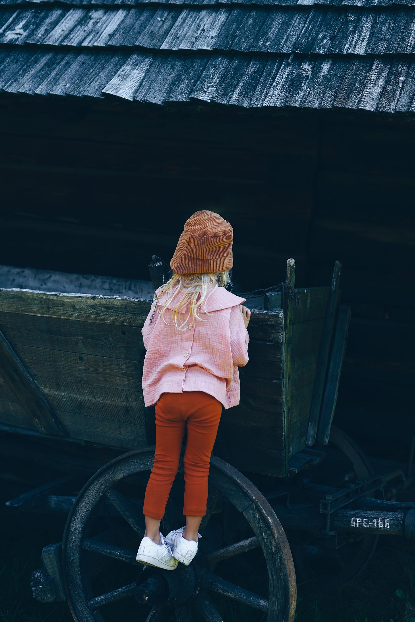 pink shirt with long sleeves with big round collar