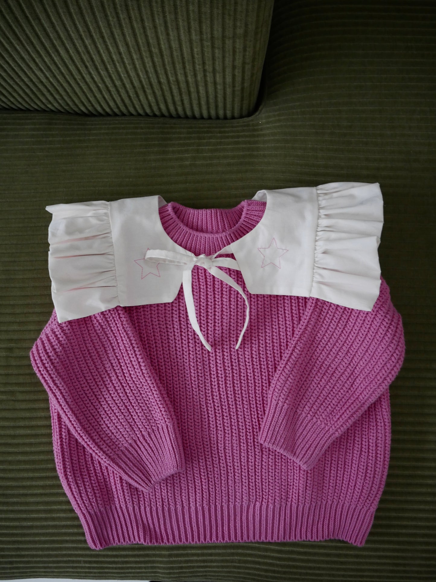 ecru kołnierzyk z falbanką z haftem