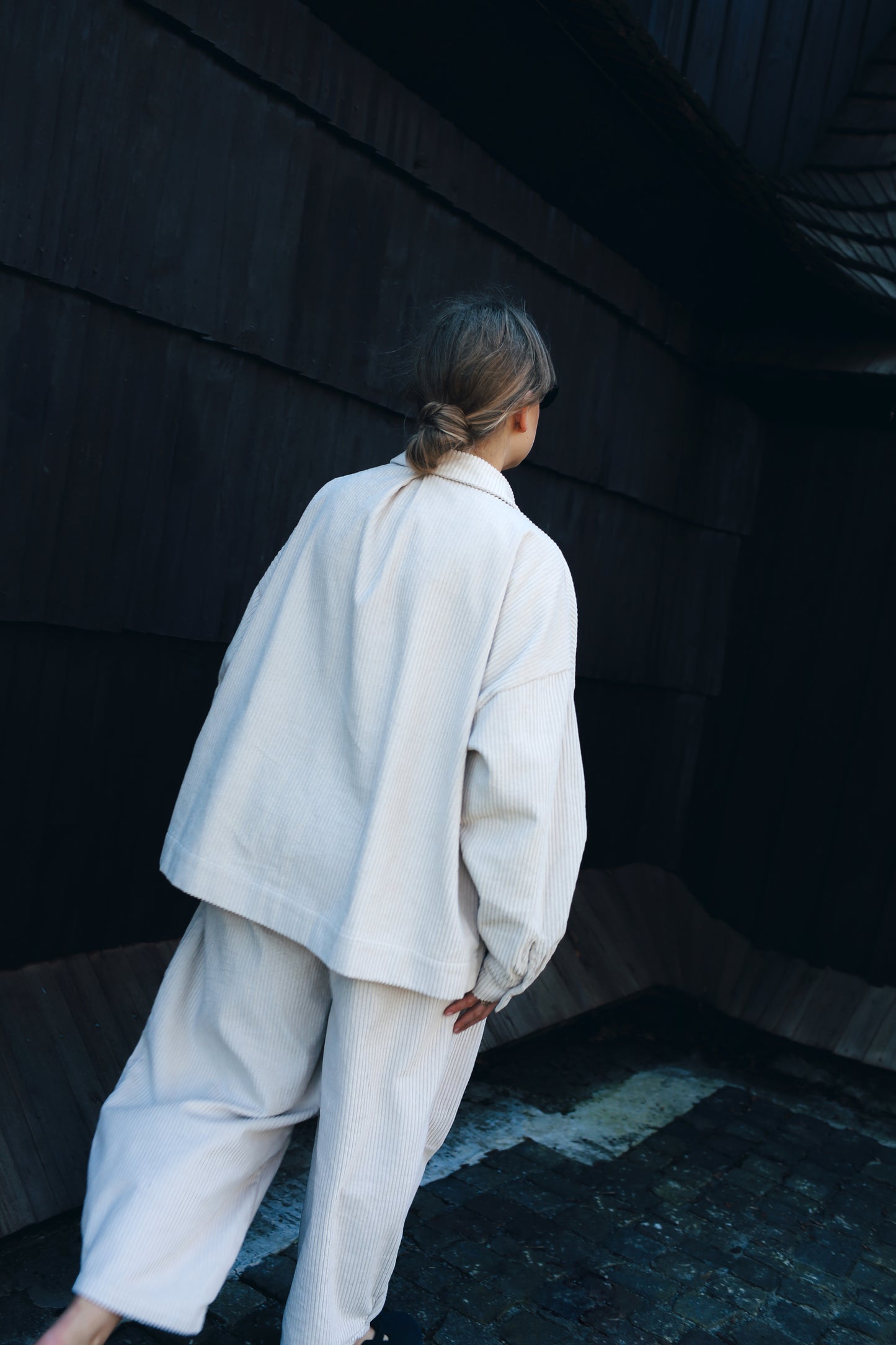 BALUN śmietankowe spodnie o kroju balonowym