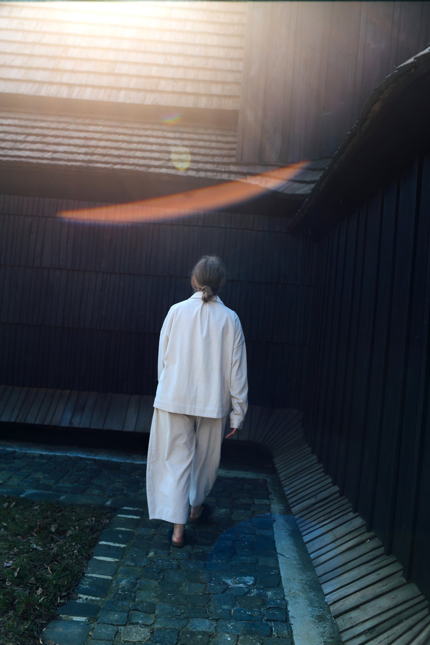 BALUN śmietankowe spodnie o kroju balonowym