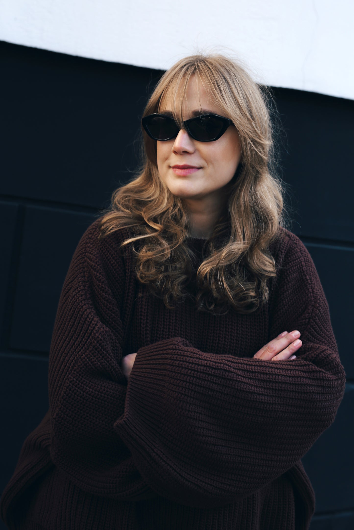 czekoladowy sweter damski oversize