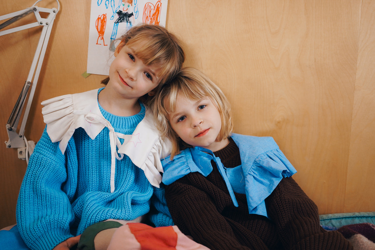 ecru kołnierzyk z falbanką z haftem