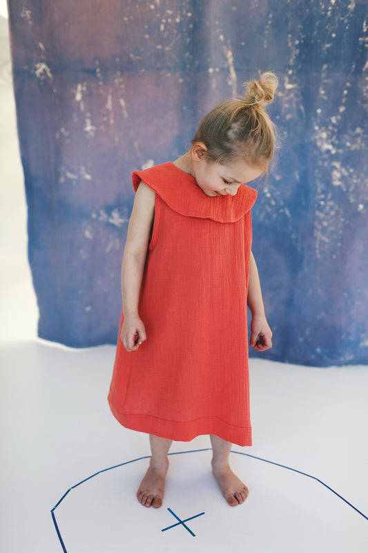 coral D=dress with big, round collar